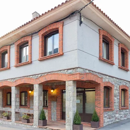 里奥假日乡村酒店 *